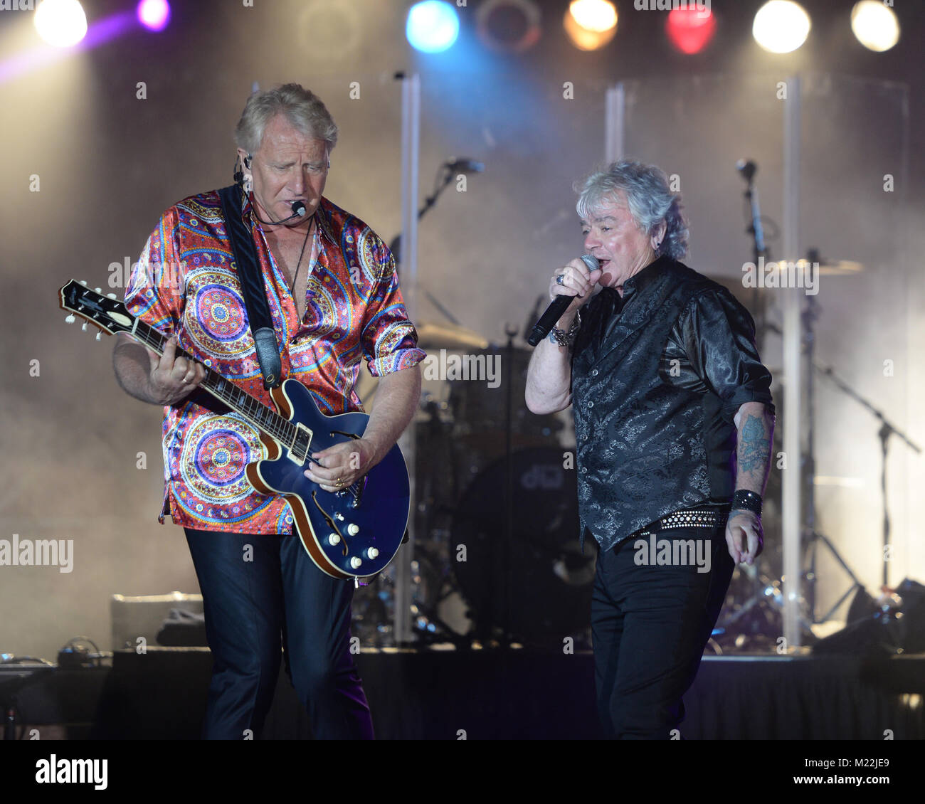 MIAMI, FL - APRIL 15: Graham Russell, Russell Hitchcock of Air Supply  performs at The Magic City Casino on April 15, 2016 in Miami, Florida.  People: Graham Russell, Russell Hitchcock Stock Photo - Alamy