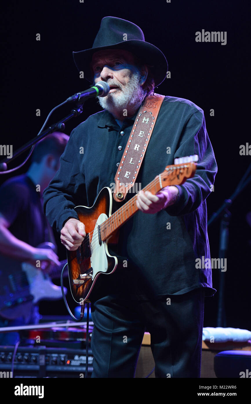 File photo merle haggard hi-res stock photography and images - Alamy