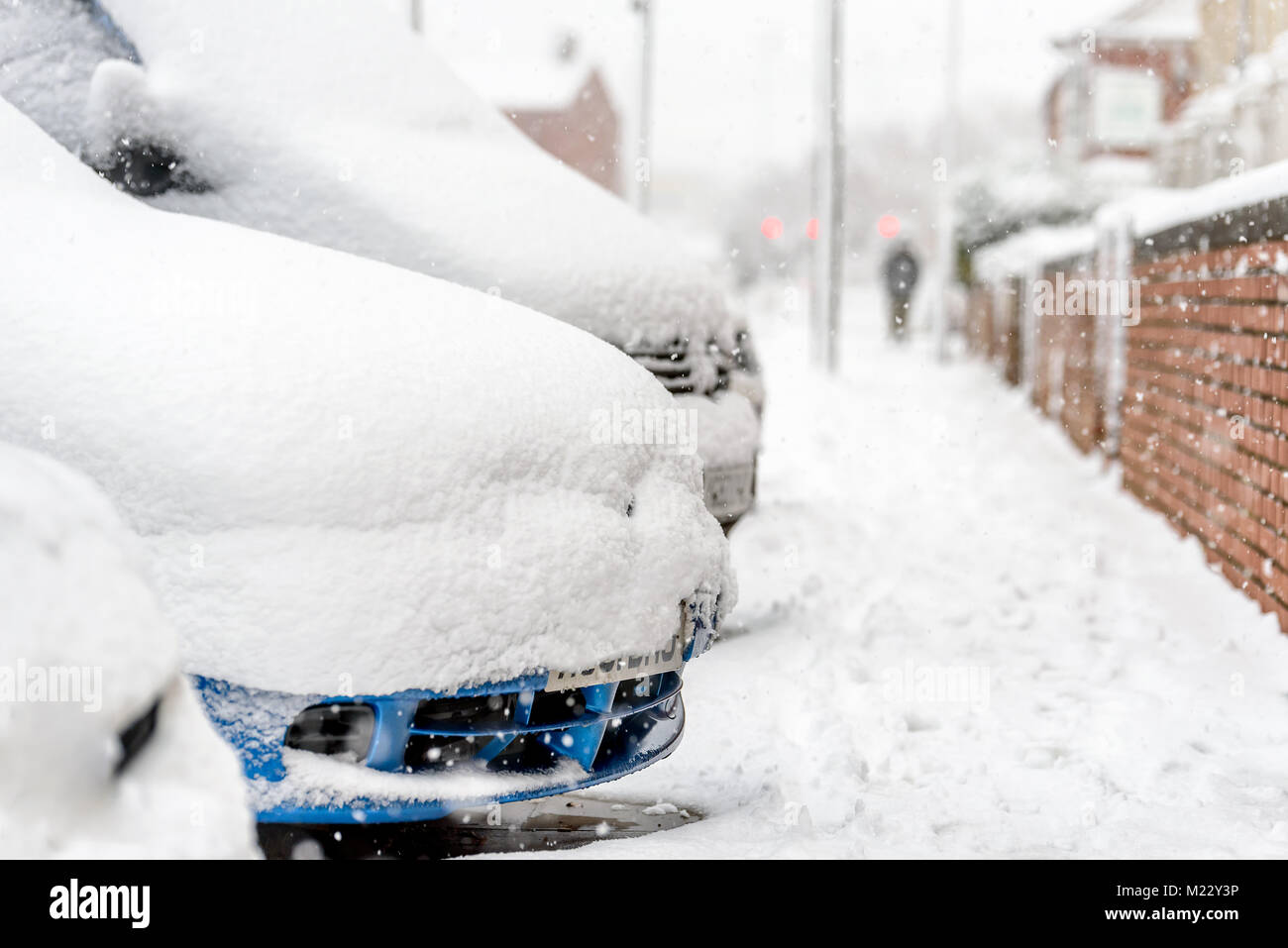 Day view parked cars under heavy snow in United Kingdom Stock Photo - Alamy