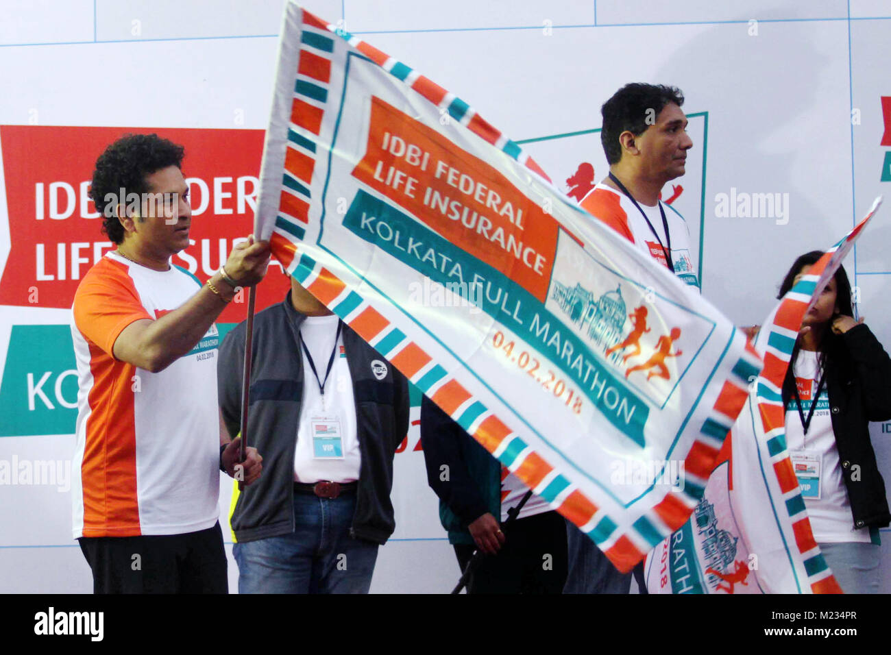 Kolkata, India. 04th Feb, 2018. Legendary Cricketer Sachin Tendulkar (left) flag off IDBI Federal Life Insurance Kolkata full marathon. Credit: Saikat Paul/Pacific Press/Alamy Live News Stock Photo