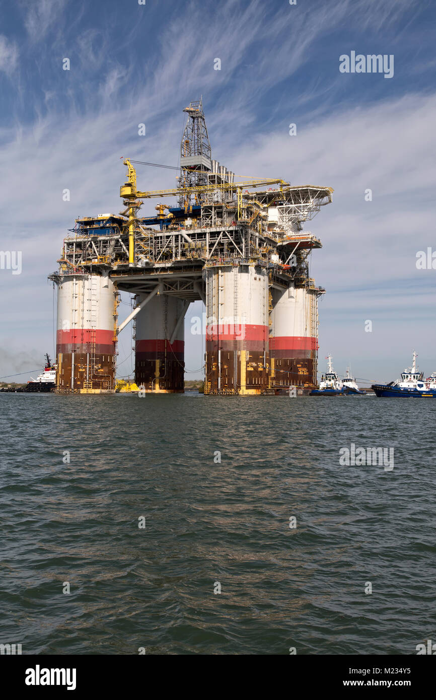 'Big Foot'  Chevron's Kiewit Industries Offshore Deep Ocean Platform, entering Port Aransas. Stock Photo
