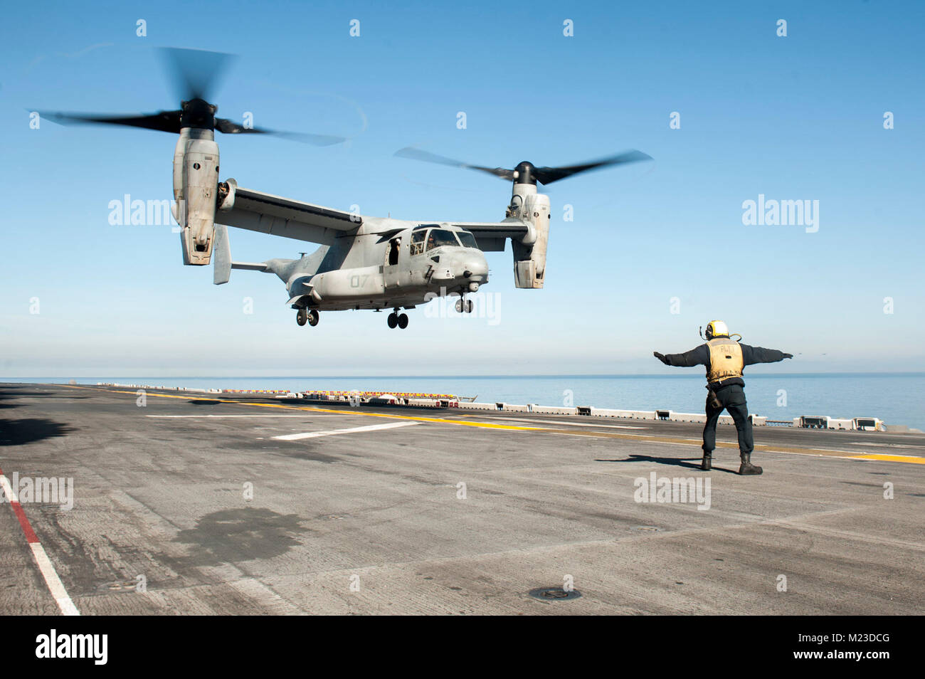 180201-N-ZS023-007  PACIFIC OCEAN (Feb. 1, 2018) An MV-22 Osprey helicopter assigned to Marine Medium Tiltrotor Squadron (VMM) 161 (Reinforced) aboard the amphibious assault ship USS America (LHA 6) lands on the flight deck. America, part of the America Amphibious Ready Group, with embarked 15th Marine Expeditionary Unit (MEU), is returning from a 7-month deployment to the U.S. 3rd, 5th and 7th fleet areas of operations. (U.S. Navy photo by Mass Communication Specialist 3rd Class Vance Hand/Released) Stock Photo