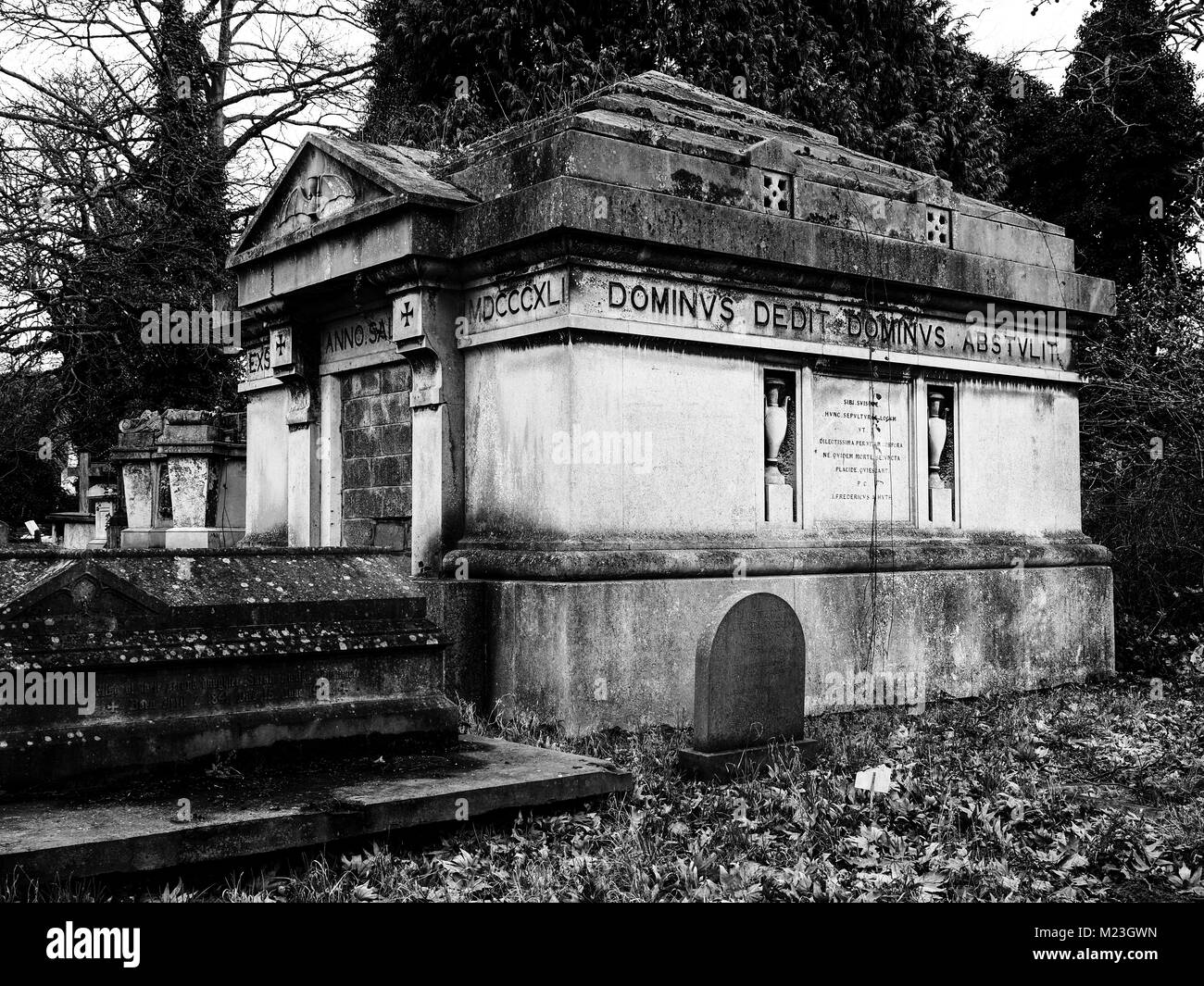 Kensal Green Cemetery Stock Photo - Alamy