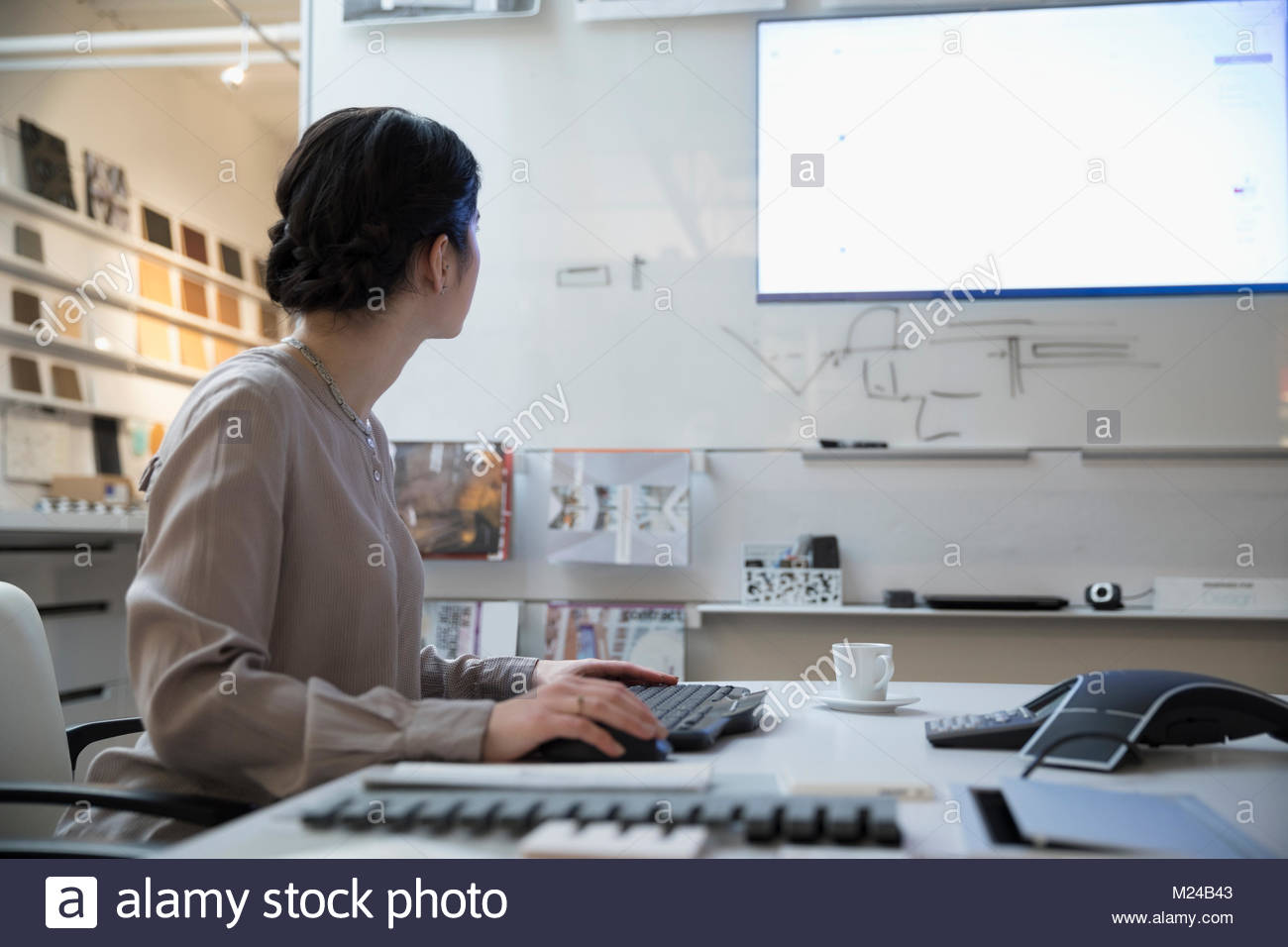 Using Computer For Presentation Designer using computer, preparing presentation screen office Stock ...