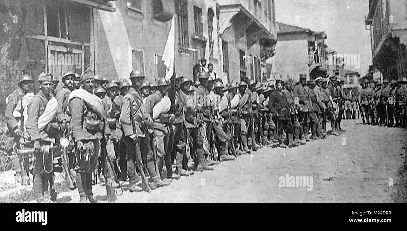 First World War (1914-1918)  aka The Great War or World War One - Trench Warfare - WWI   French troops assembled prior to battle Stock Photo