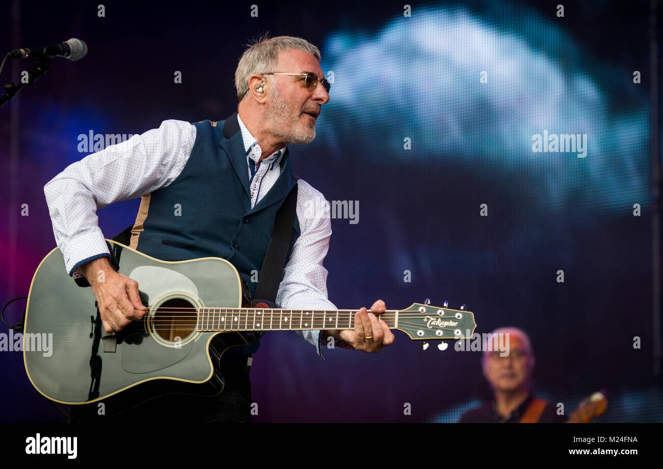 Steve Harley Live on Stage at Scone Palace for Rewind Scotland 2017 Stock Photo