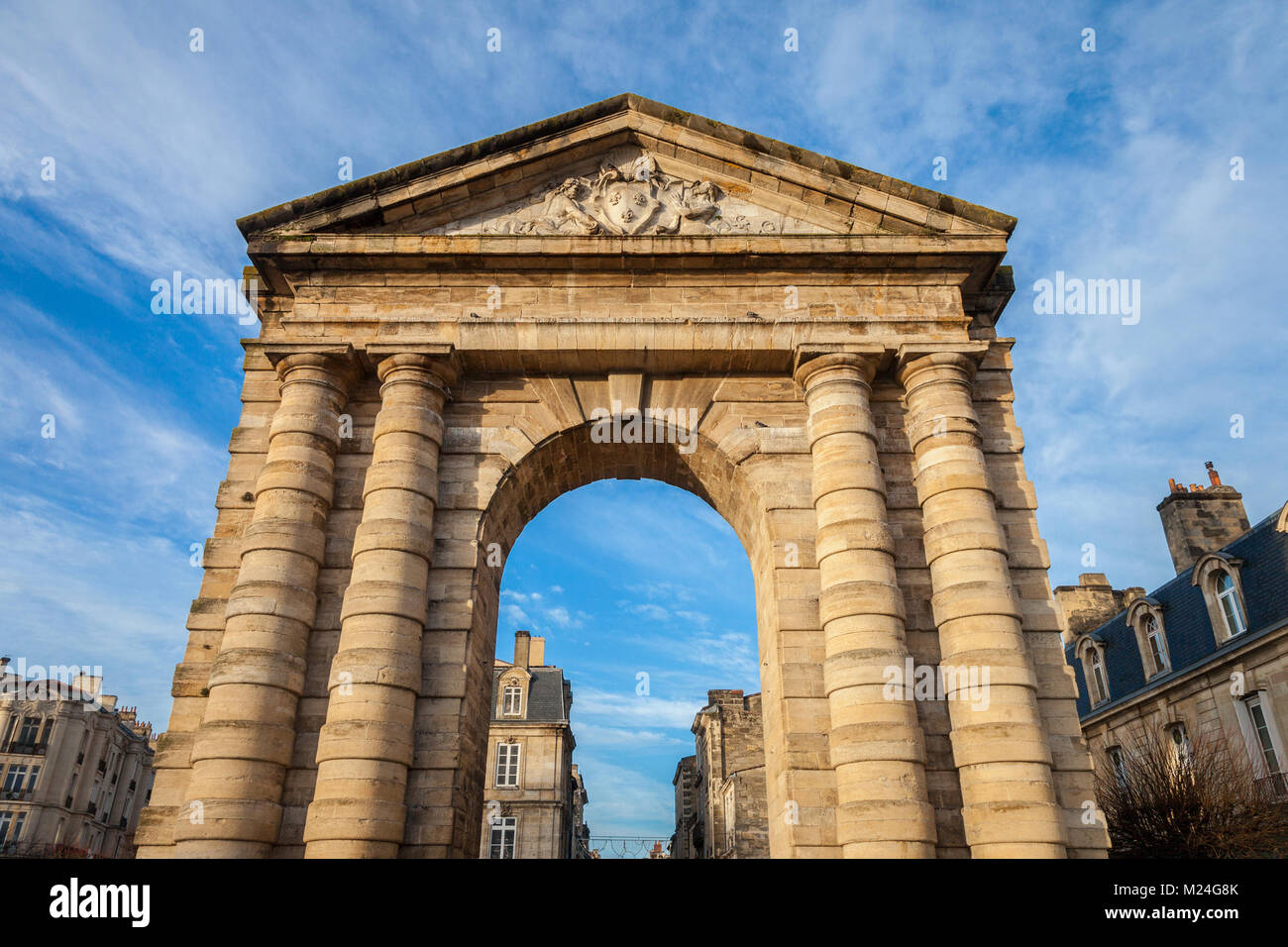 Porte d'Aquitaine (Aquitaine Gate) with its symbolic arch on Place de la  Victoire Square in Bordeaux, France. It is one of the landmarks of the old  Bo Stock Photo - Alamy