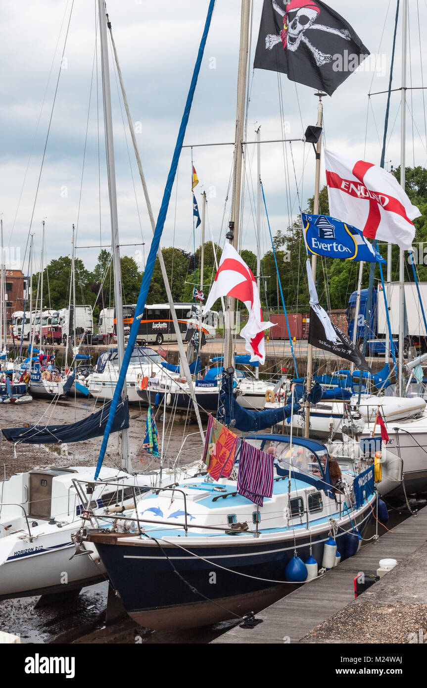 Small boats and sailing yachts moored in the River Medina, Newport, Isle of Wight, Hampshire, England, UK Stock Photo