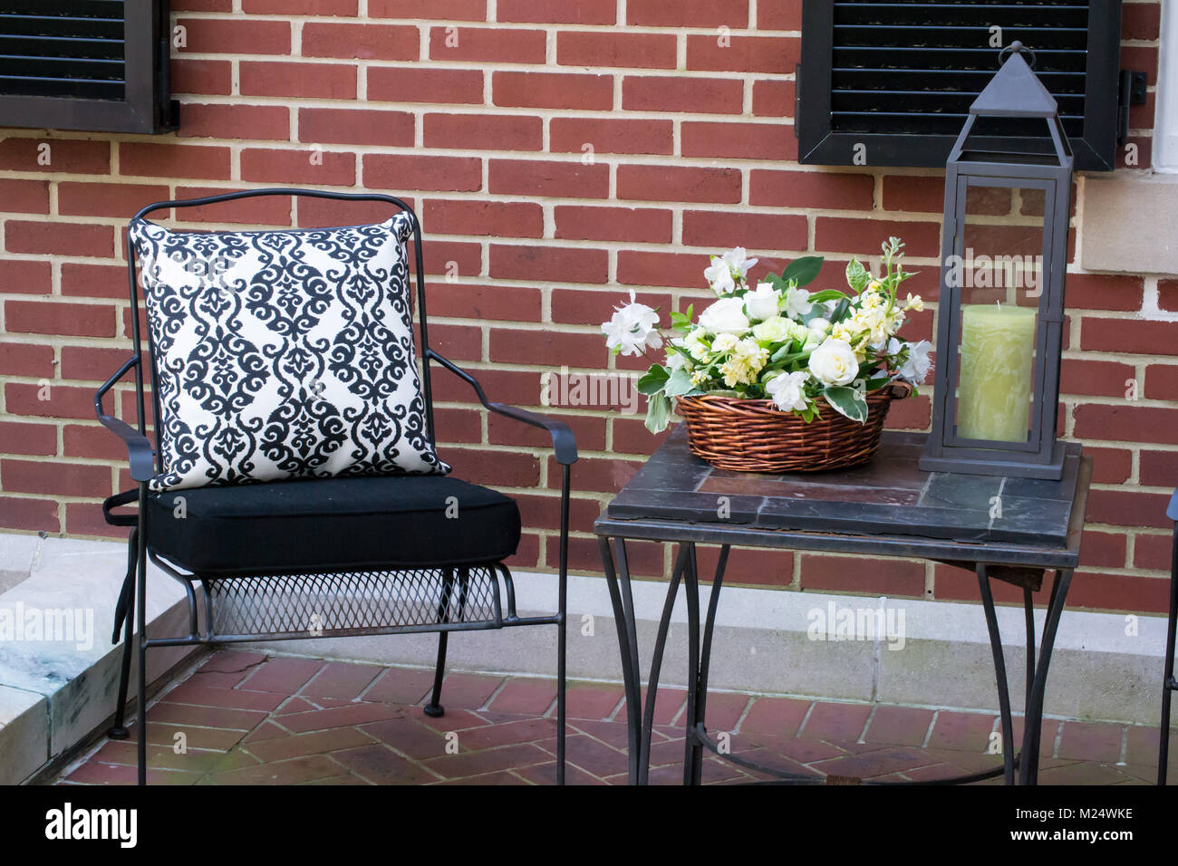 Entertain in style - outdoor living with food, drink, hearth, home, and a creation of space where you enjoy the summer and spring outdoor weather Stock Photo
