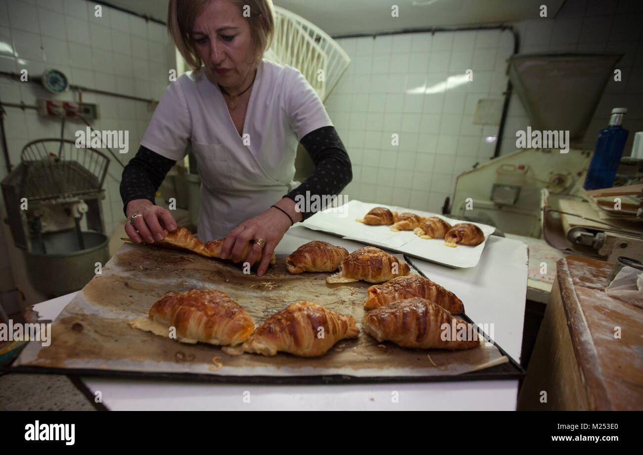 Horno De Pan High Resolution Stock Photography and Images - Alamy