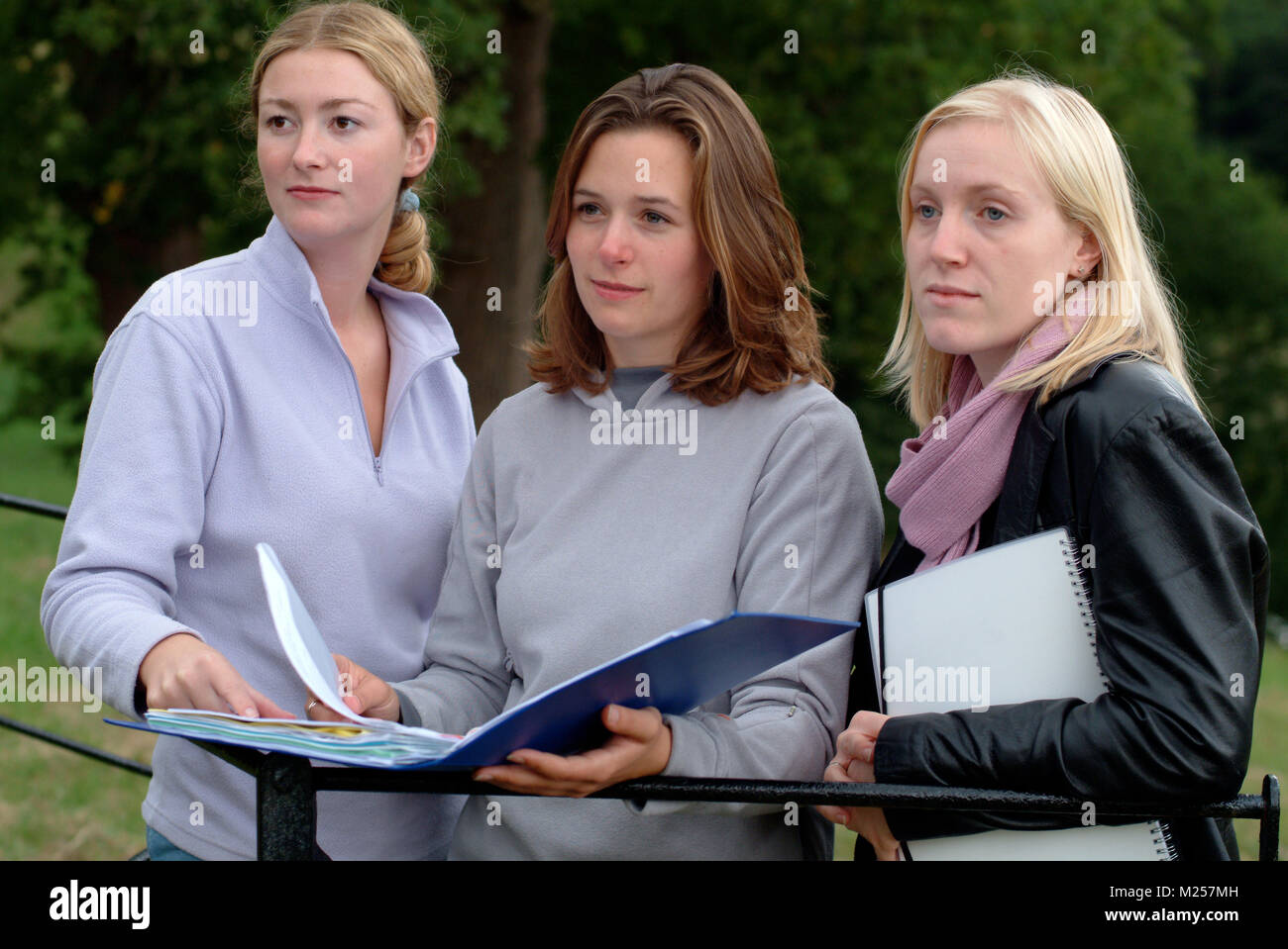 Three female students at Bath Spa University Stock Photo Alamy