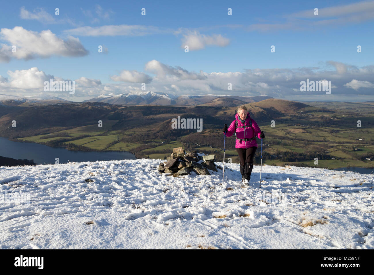 Lake District, Cumbria, UK.  4th February 2018. UK Weather.  Hill walkers enjoyed some wonderful snowy walking conditions and spectacular views over the Ullswater valley in the Lake District today.  The forecast is for continuing cold temperatures and further snow, some of which could affect Southern areas of the UK.  David Forster/Alamy Live News Stock Photo