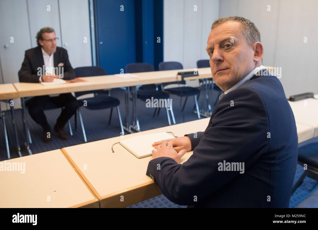 Stuttgart, Germany. 05th Feb, 2018. Stefan Wolf (L), chairman of the employers' association Suedwestmetall, and Roman Zitzelsberger, the regional head of IG Metall in Baden-Wuerttemberg, sitting at the start of pay negotiations for the metal and electrical industry at the Liederhalle in Stuttgart, Germany, 05 February 2018. Credit: Marijan Murat/dpa/Alamy Live News Stock Photo