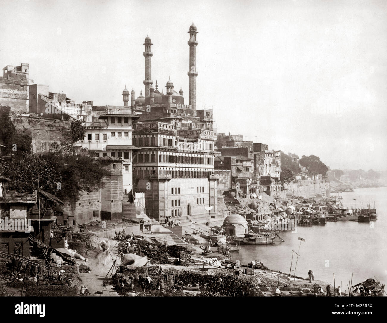 c. 1880s India - along the ghats, River Ganges, Varanasi / Benares with the Alamgir mosque Stock Photo