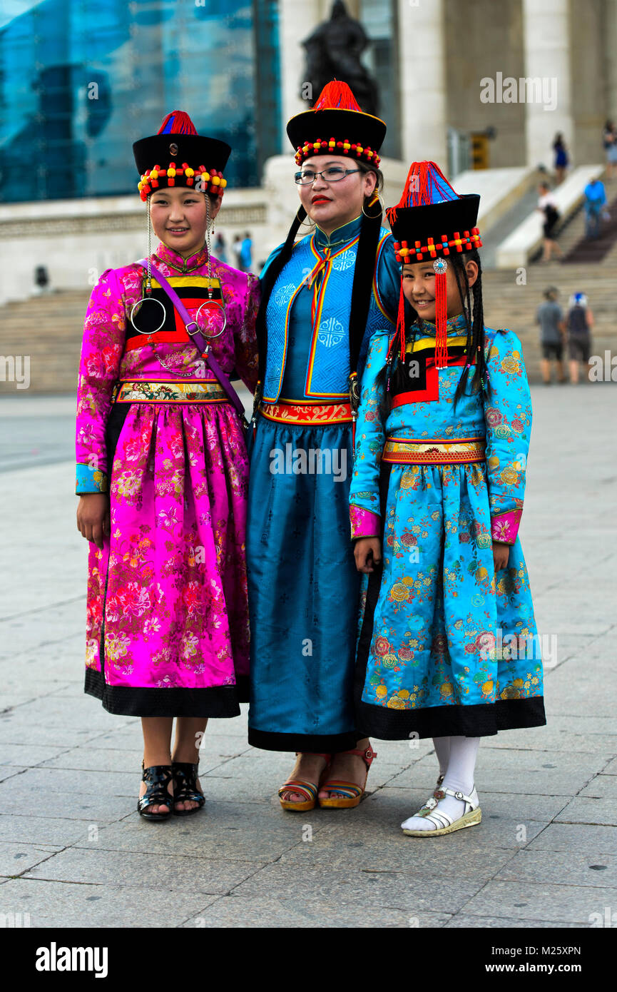 Three young women pose in traditional deel costume and the typical hat with  the cone shaped top, Mongolian National Costume Festival, Ulaanbaatar, Mon  Stock Photo - Alamy