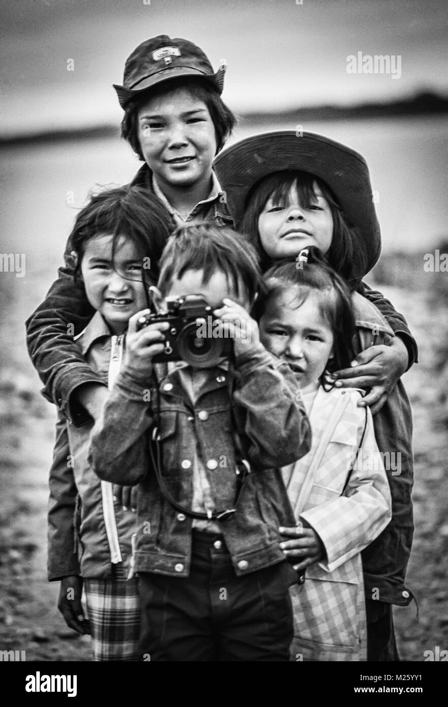 Canada;Kanada; First Nation Indian Children with camera at James Bay in Northern Ontario,Canadsa,North America Stock Photo