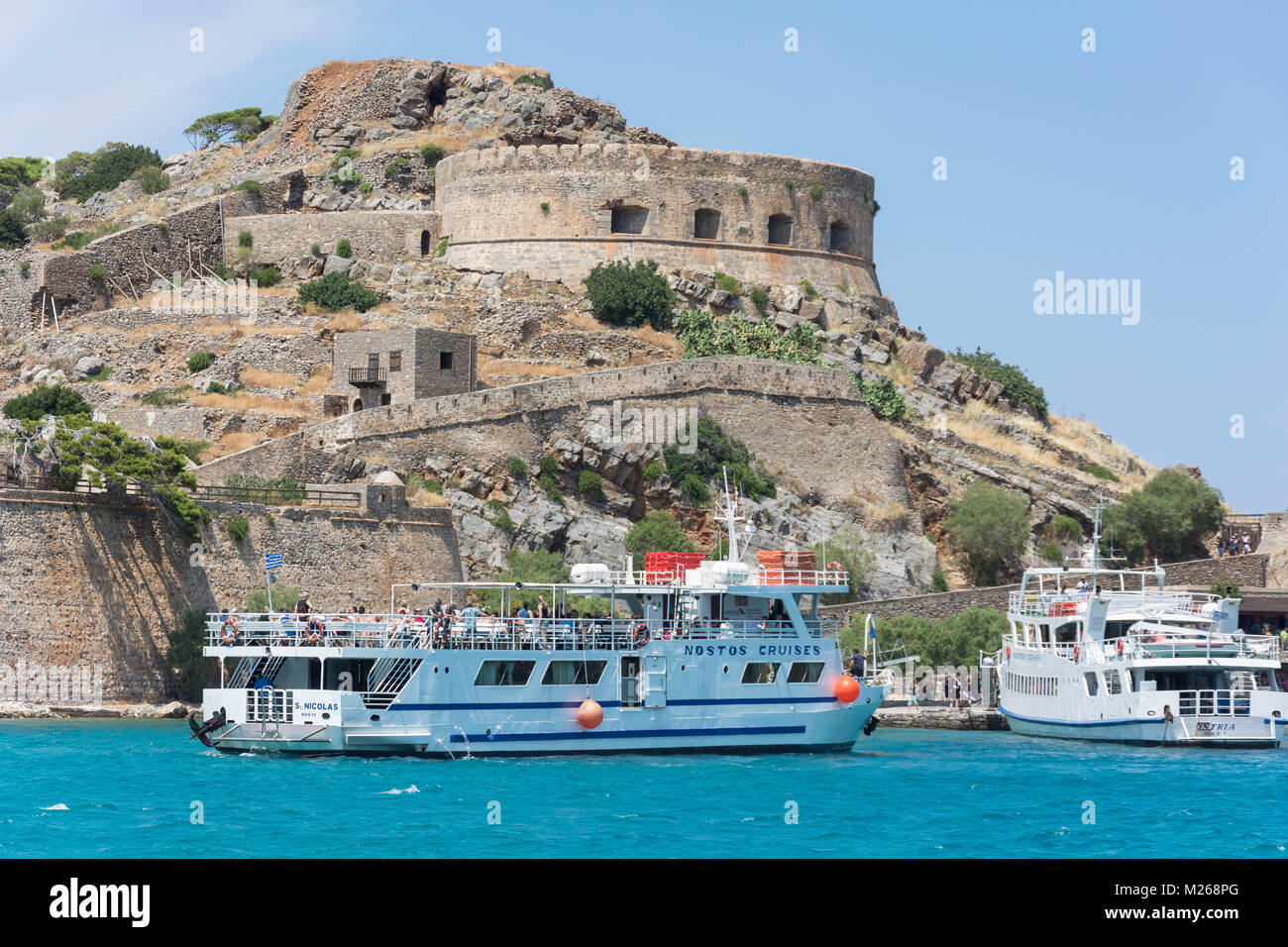 Venetian fortifications and cruise boats, Spinalonga (Kalydon) Island, Elounda, Lasithi Region, Crete (Kriti), Greece Stock Photo