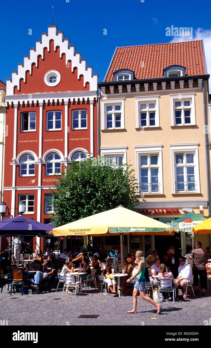 Greifswald, Cafes at market square,     Mecklenburg Western Pomerania, Germany Stock Photo