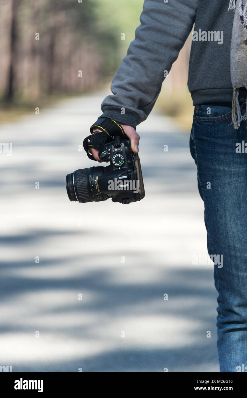hand holding a DSLR camera, outside in daylight Stock Photo - Alamy