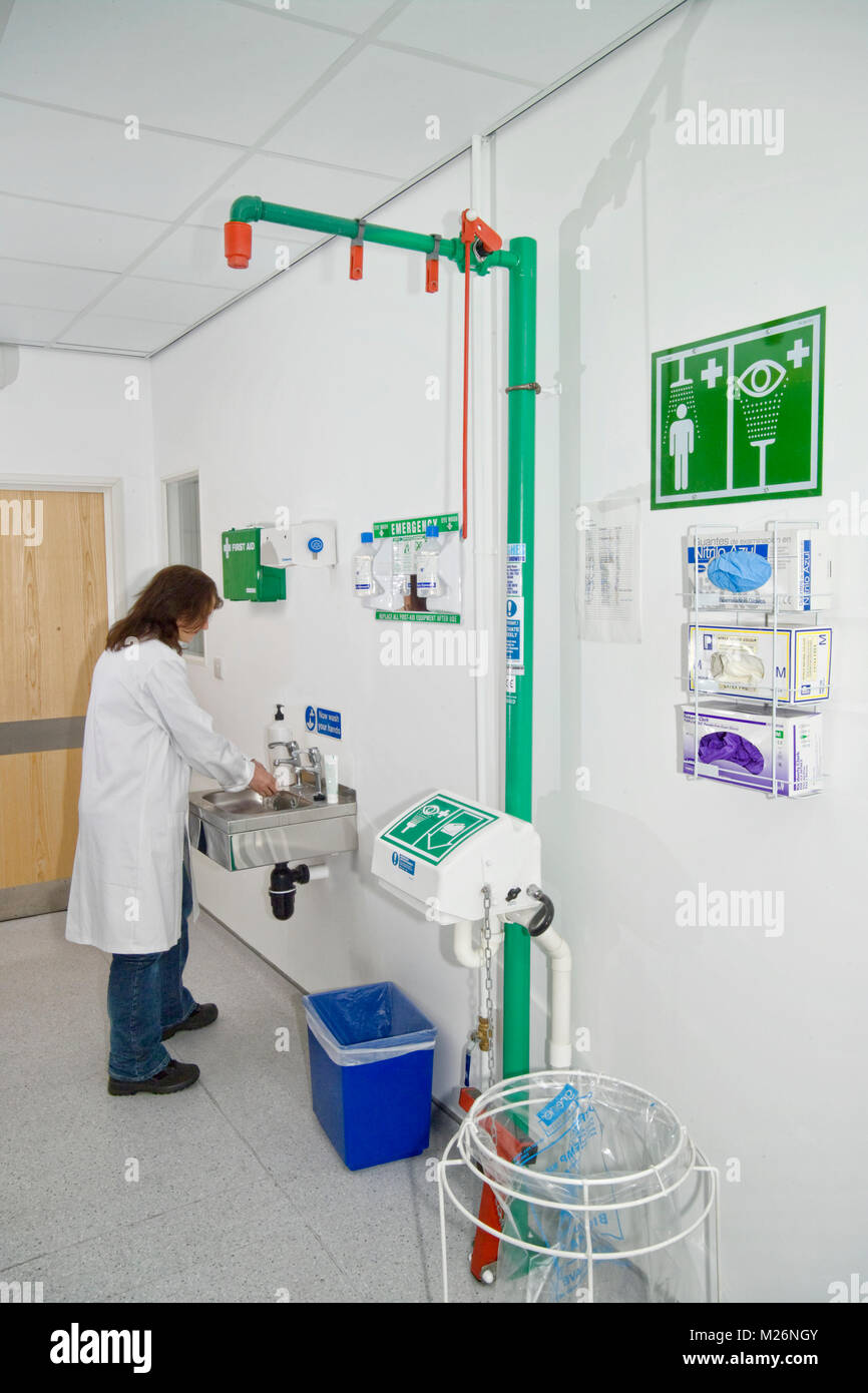 First aid for injuries hires stock photography and images Alamy