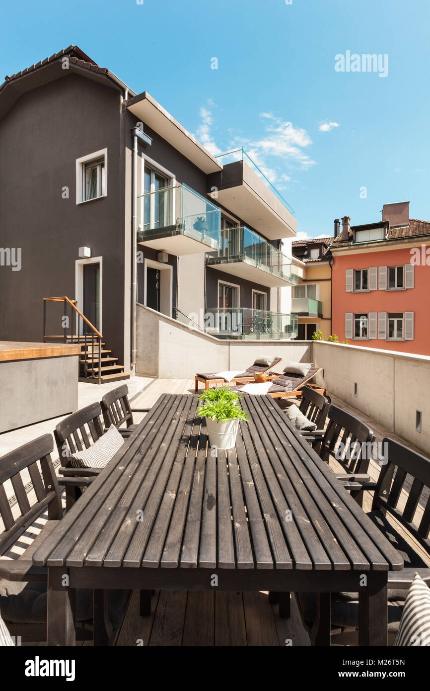 Modern house, outdoor, modern garden furniture Stock Photo Alamy