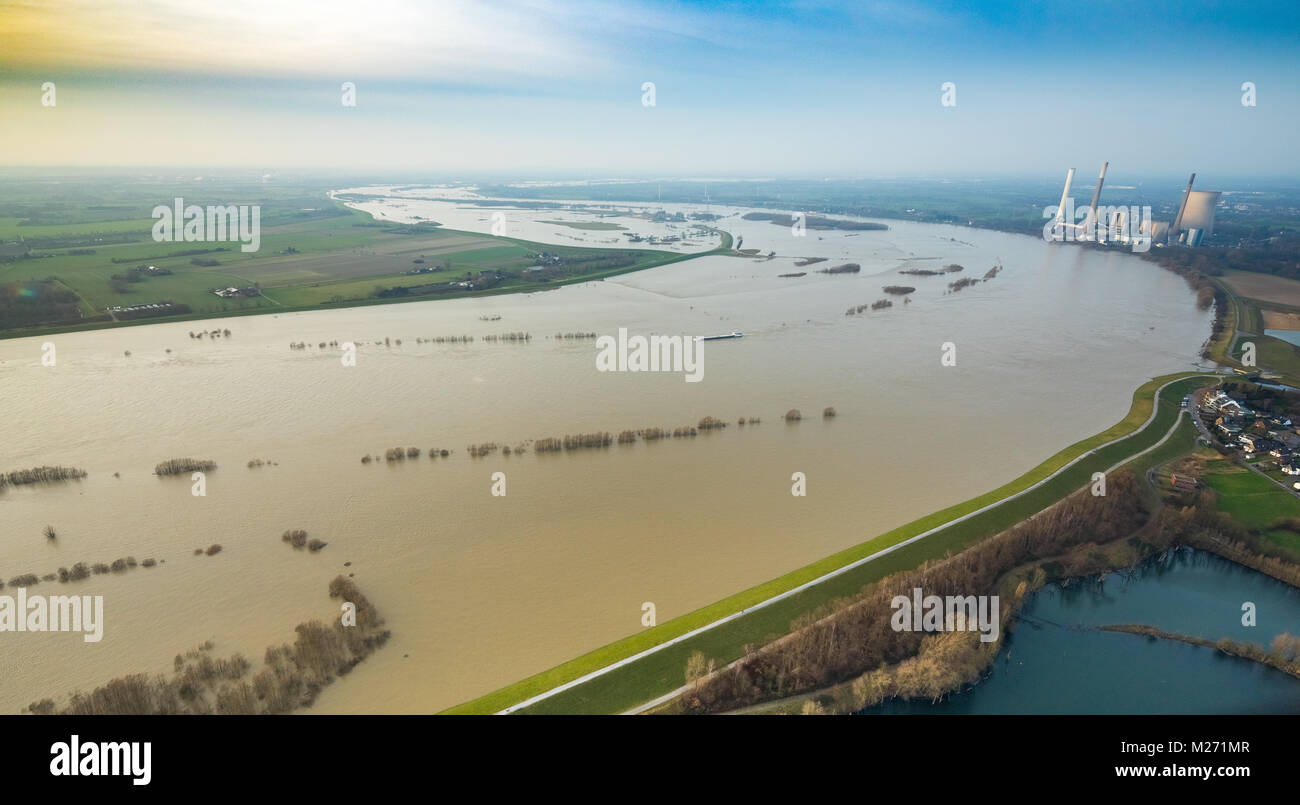 Rhine flood between Duisburg, Dinslaken and Voerde in the state of North Rhine-Westphalia. Level peak after second Rhine flood in 2018. Nearby Emscher Stock Photo