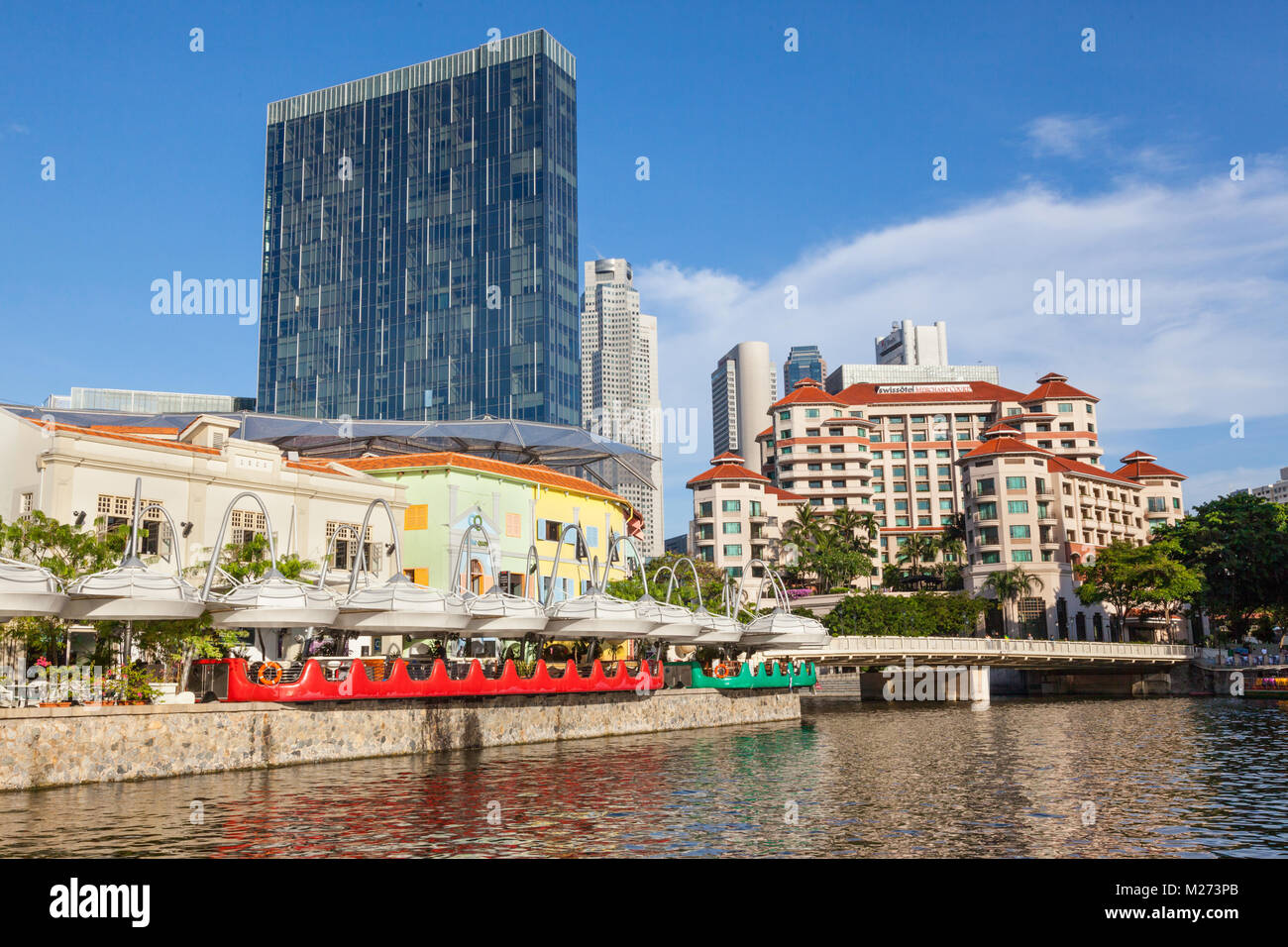 The Swissotel Merchant Court Hotel overlooking the Singapore River, with Clarke Quay on the left and skyscrapers in the background. Stock Photo
