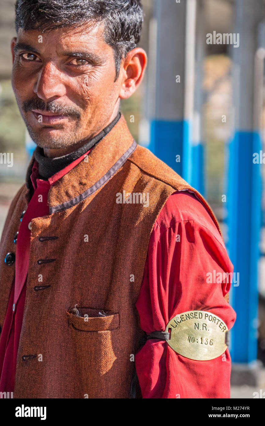 A Station Porter on the Kalka to Shimla 'Toy Train' narrow gauge railway Stock Photo