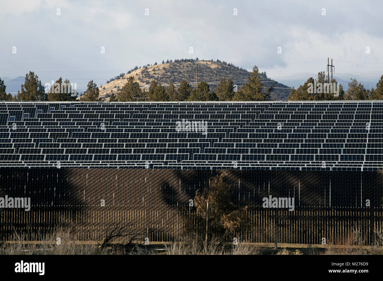 Heavy fences surround a solar farm near Bend, Oregon Stock Photo Alamy