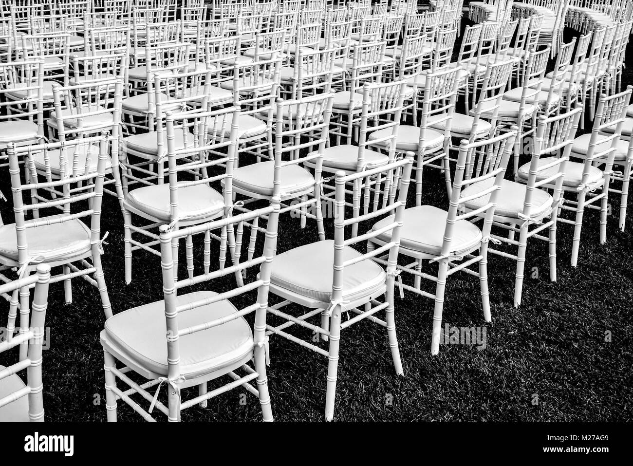 How Many Chairs In A Row For Wedding