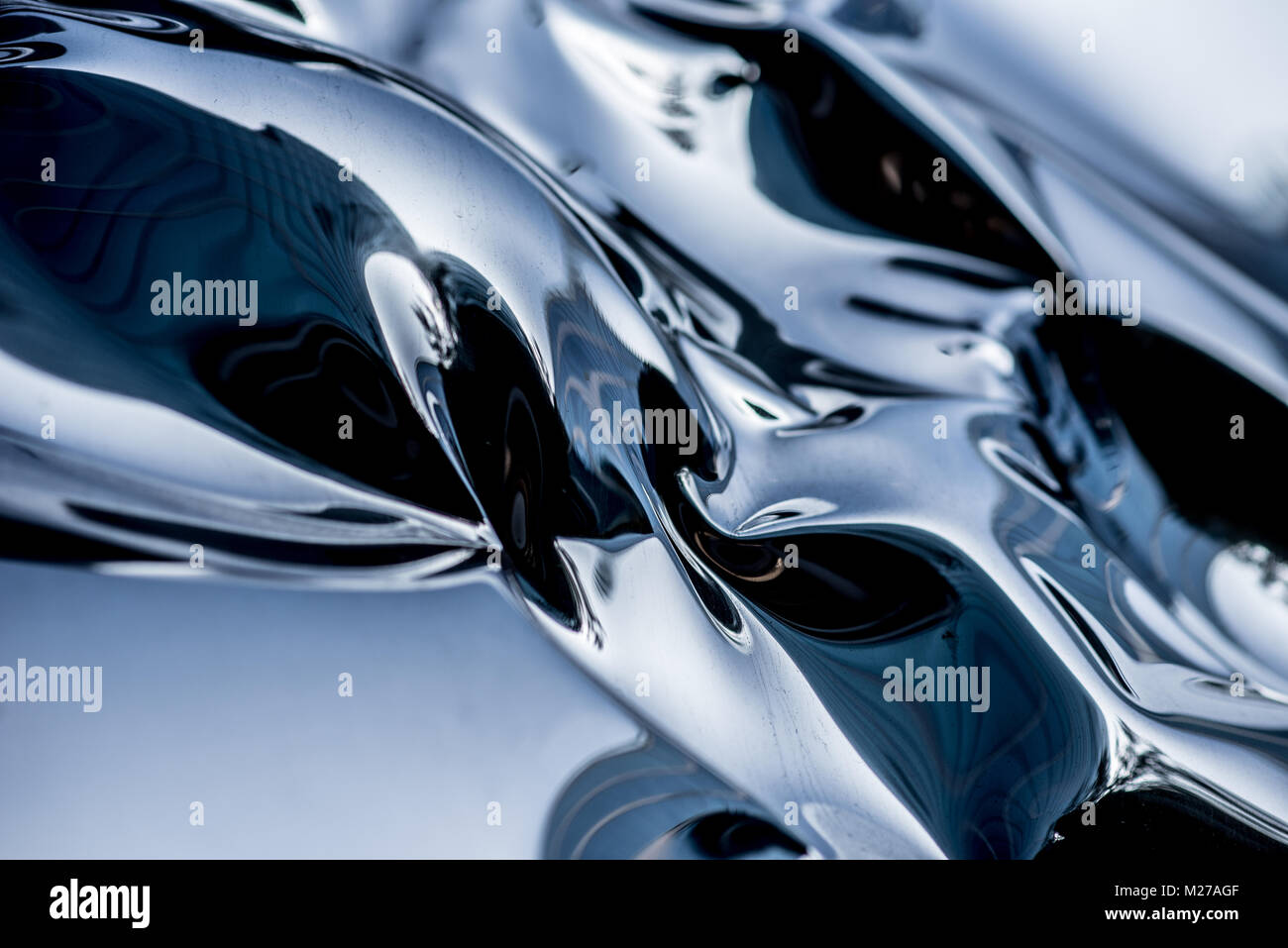 Liquid metal similar image, wavy steel sculputure with reflection