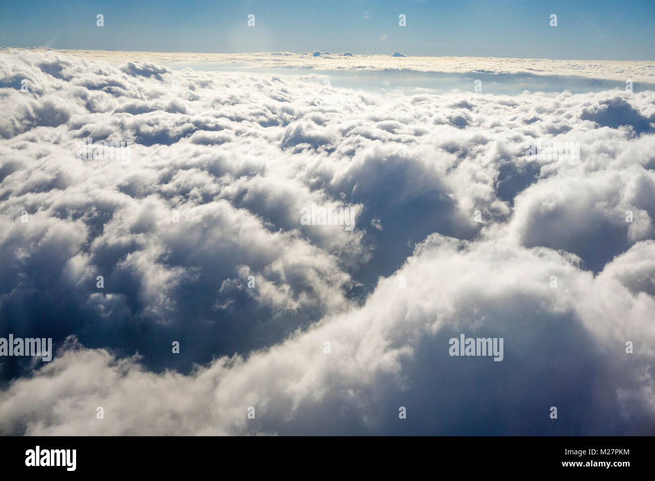 Dichte Wolkendecke aus dem Flugzeug fotografiert, Deutschland, Europa | Heavy cloud cover, photographed from a airplane, Germany, Europe Stock Photo