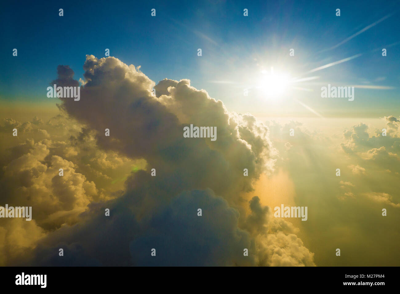 Sonnenuntergang, dichte Wolken aus dem Flugzeug fotografiert, Deutschland, Europa | Sunset, clouds photographed from a airplane, Germany, Europe Stock Photo