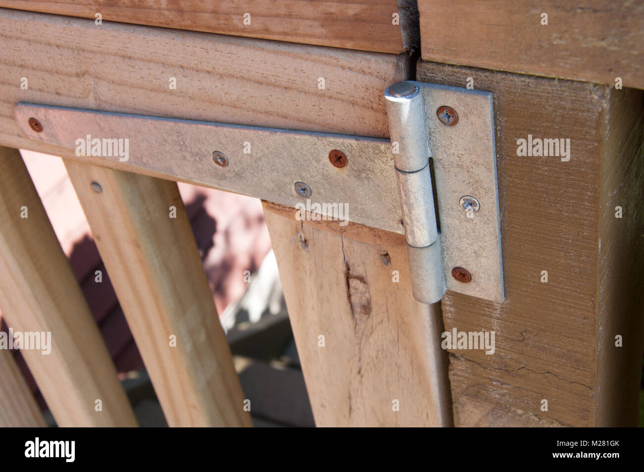 Gate hinge hires stock photography and images Alamy
