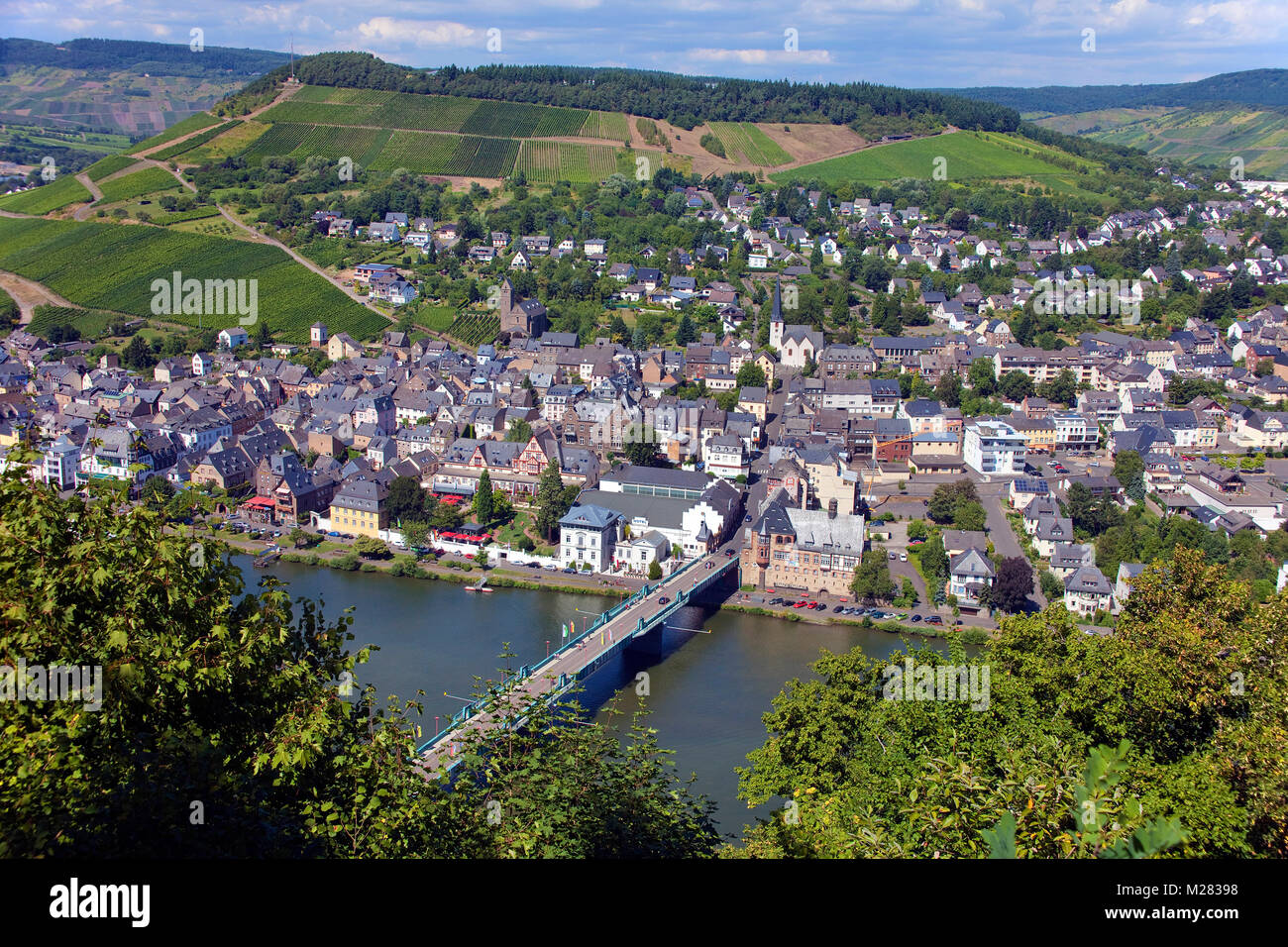 Blick auf Traben, Traben-Trarbach, Mosel, Mittelmosel, Rheinland-Pfalz, Deutschland, Europa | View over Traben, Traben-Trarbach, Moselle, Mosel river, Stock Photo