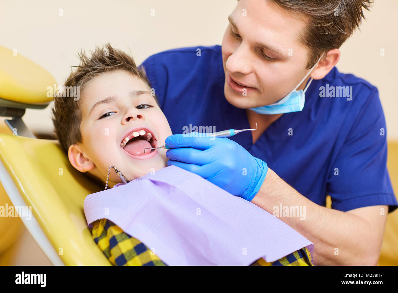 The dentist checking the teeth of boy teenager Stock Photo Alamy