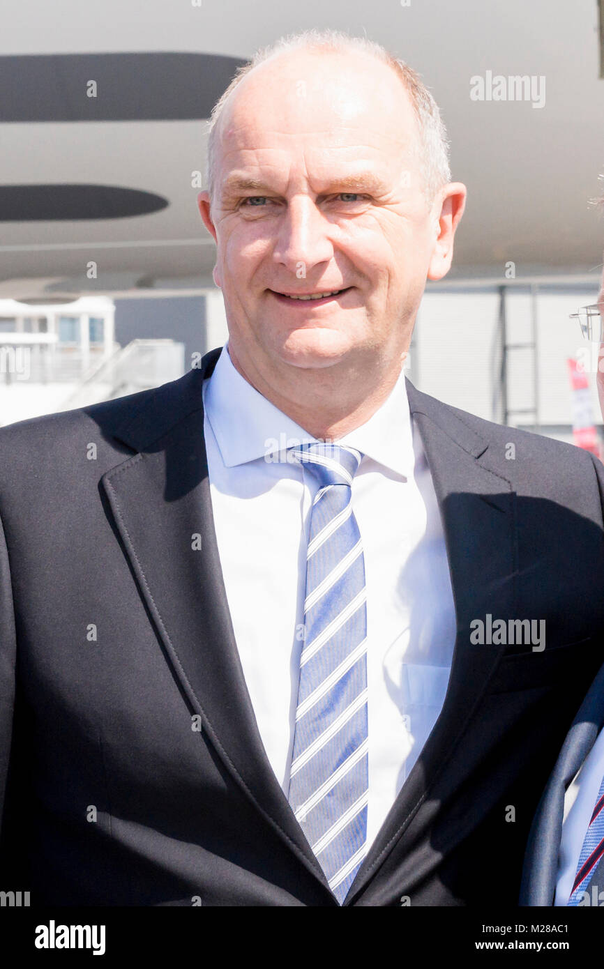 Dr. Dietmar Woidke (MdL ) beim Eröffnugsrundgang der ILA Berlin Air Show 2014 in Schönefeld auf dem Static Display der Airbus group. Stock Photo