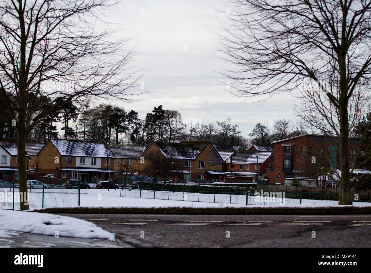 Dundee, Scotland, UK. 6th February, 2018. UK weather: Freezing temperatures brings overnight snow across North East Scotland. Snow covered Ardler Village housing Estate in Dundee, UK: Credits: Dundee Photographics/Alamy Live News Stock Photo
