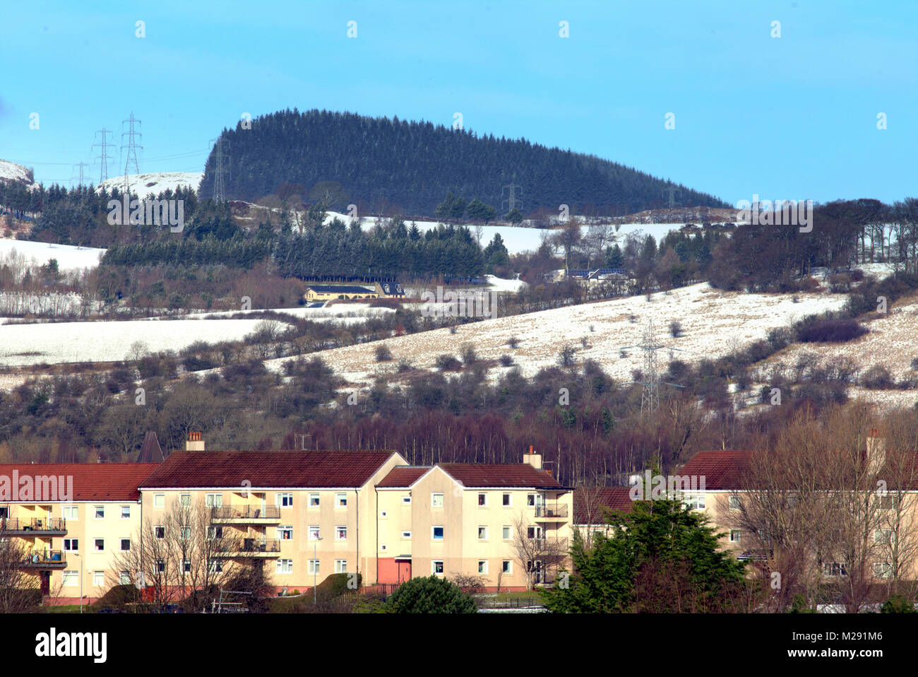 Glasgow, Scotland, UK 6th Feb 2018. Snow in Glasgow and the judges wig feature above the old remains of the Antoine wall near bearsden  gives way to sunshine as the UK enjoys a fresh snowfall. Gerard Ferry/Alamy news Stock Photo