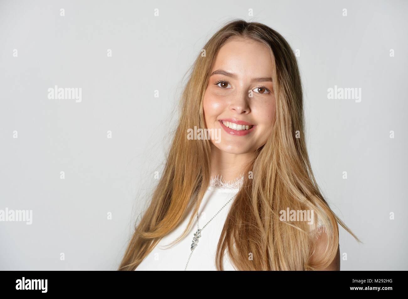 Elena kamperi of video