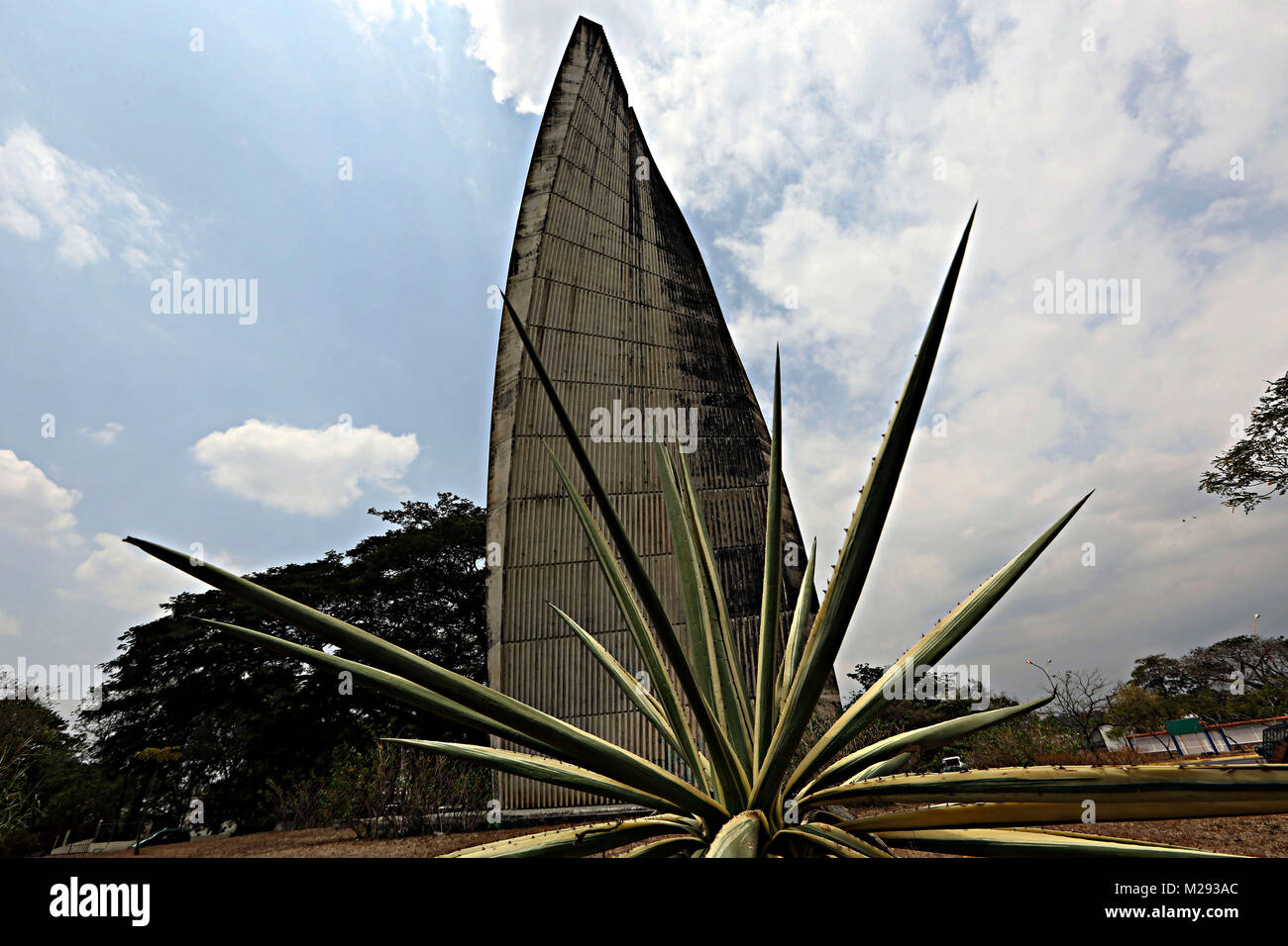 Acarigua. 1st Apr, 2015. Araure, Portuguesa, Venezuela - April 01, 2015. Acarigua and Araure, located in the Portuguesa state from Venezuela, have the Guinnes World Record, how the twings cities for its similarity and proximity. In this piture themonument to spike in the Acarigua City. Photo: Juan Carlos Hernandez Credit: Juan Carlos Hernandez/ZUMA Wire/Alamy Live News Stock Photo