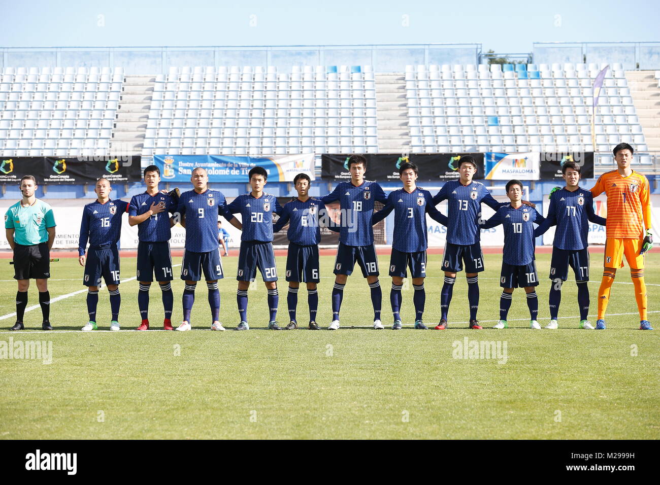 Japan team group line up hi-res stock photography and images - Alamy