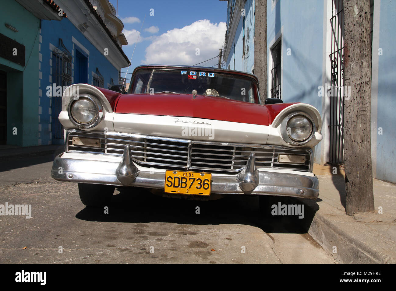 SANCTI SPIRITUS, CUBA - FEBRUARY 6: Classic American car in the street on February 6, 2011 in Sancti Spiritus, Cuba. The multitude of oldtimer cars in Stock Photo