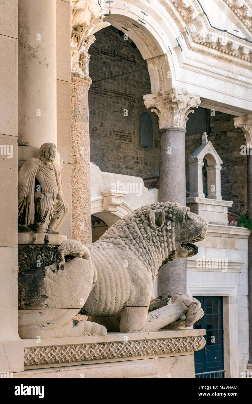 Lion statue guarding the entrance of the Cathedral of Saint Domnius in Split, Dalmatia, Croatia Stock Photo
