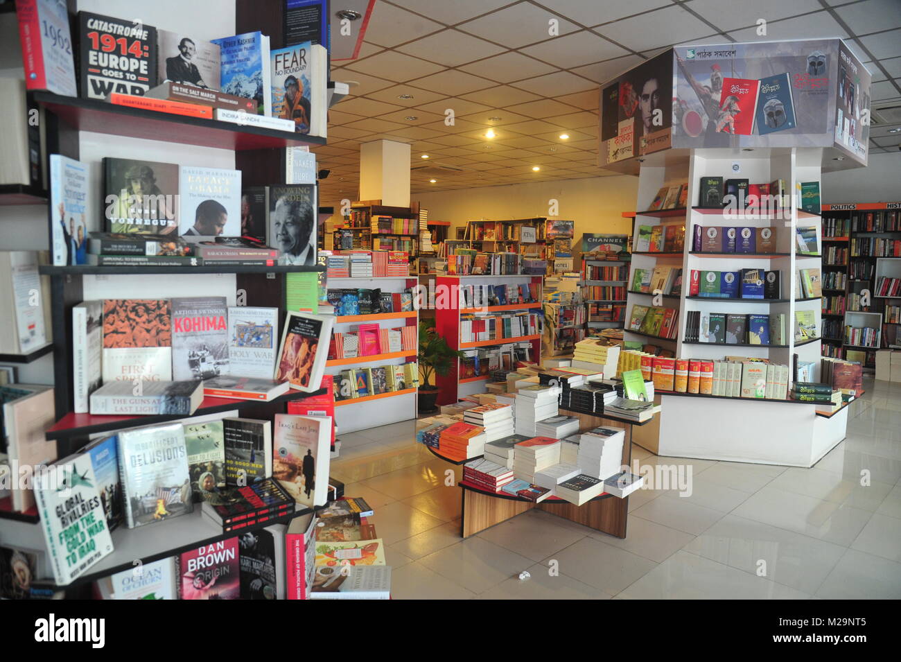 Bangladeshi Peoples reads and search Novel, Historical, Literature and others books for buy in a Pathak Shamabesh Center bookshop in Dhaka, Bangladesh Stock Photo