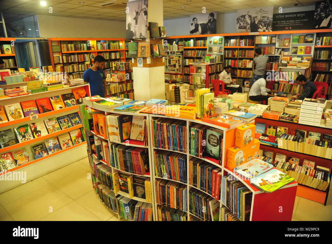 Bangladeshi Peoples reads and search Novel, Historical, Literature and others books for buy in a Pathak Shamabesh Center bookshop in Dhaka, Bangladesh Stock Photo