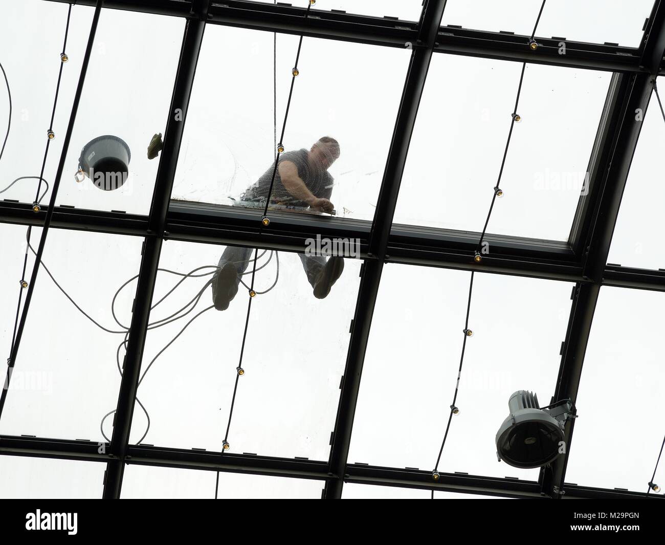 Fenster Putzen High Resolution Stock Photography and