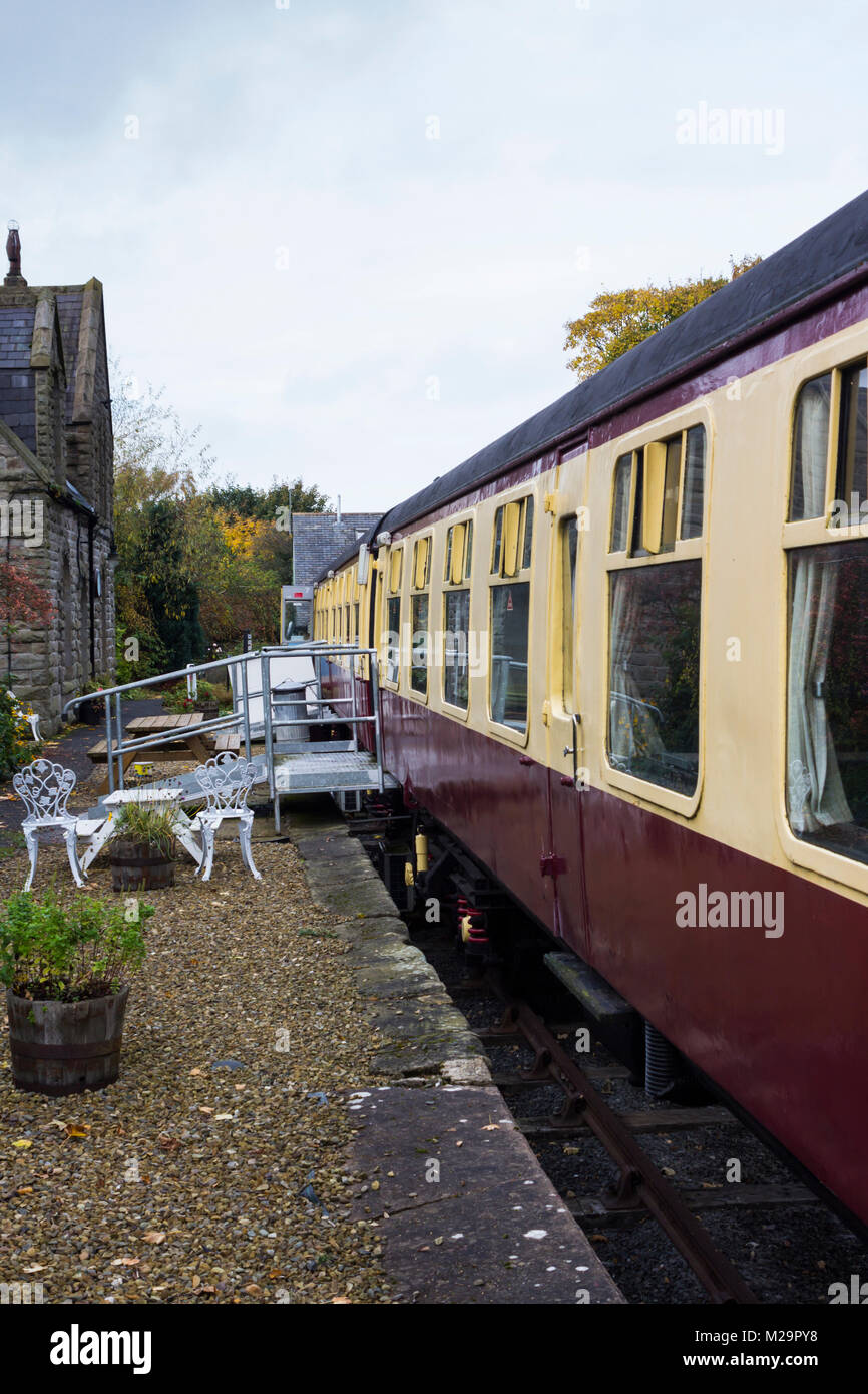 The Carriages Tearoom: two railway coaches standing  alongside the disused platform of the former Bellingham railway station, Northumberland. Stock Photo