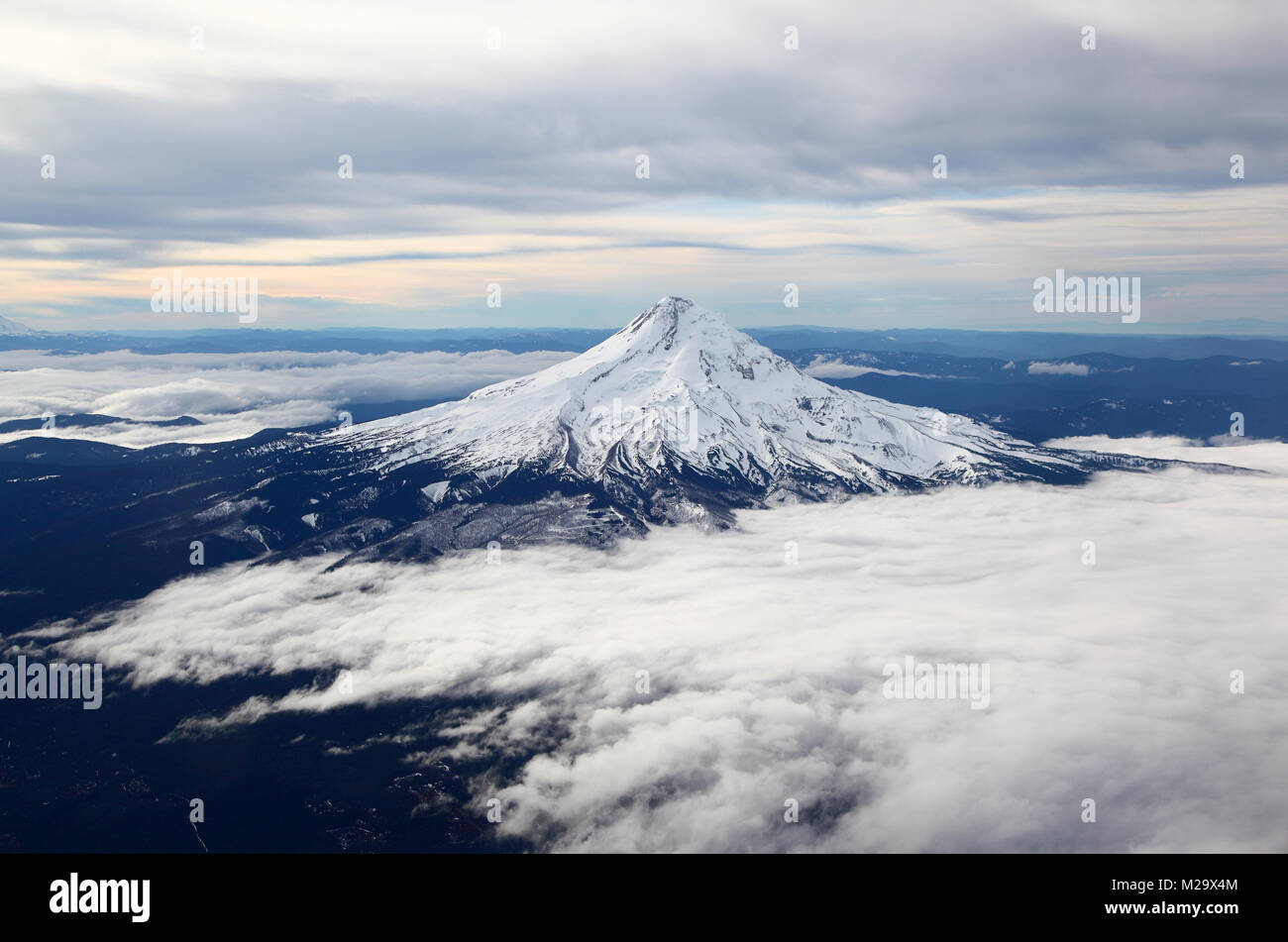Mount Adams and Mount Hood from plane, Snowcapped Mount Ada…