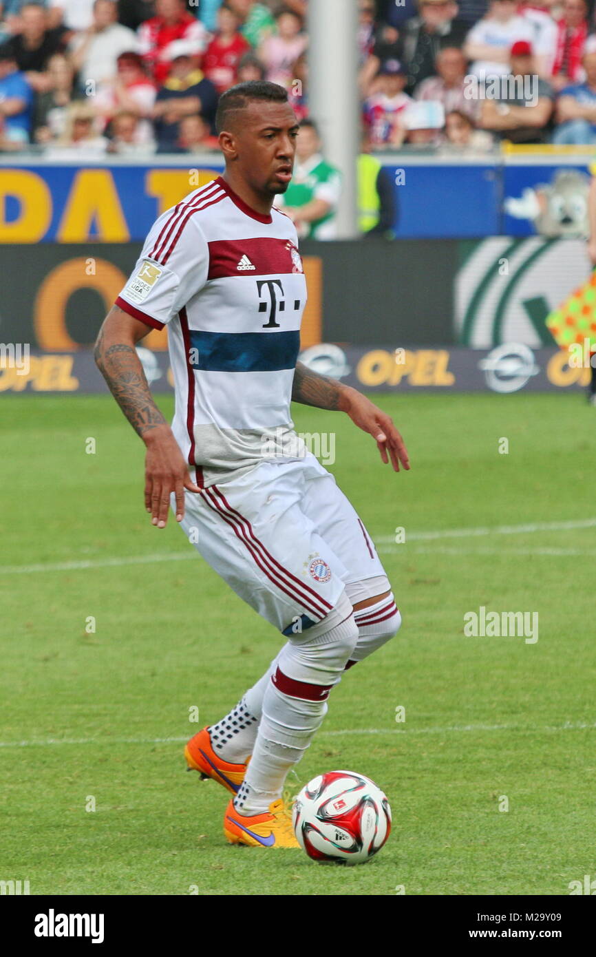 Jerome Boateng (Muenchen) am Ball - Fußball-Bundesliga 14/15: 33. Spieltag,  SC Freiburg vs FC Bayern München Stock Photo - Alamy